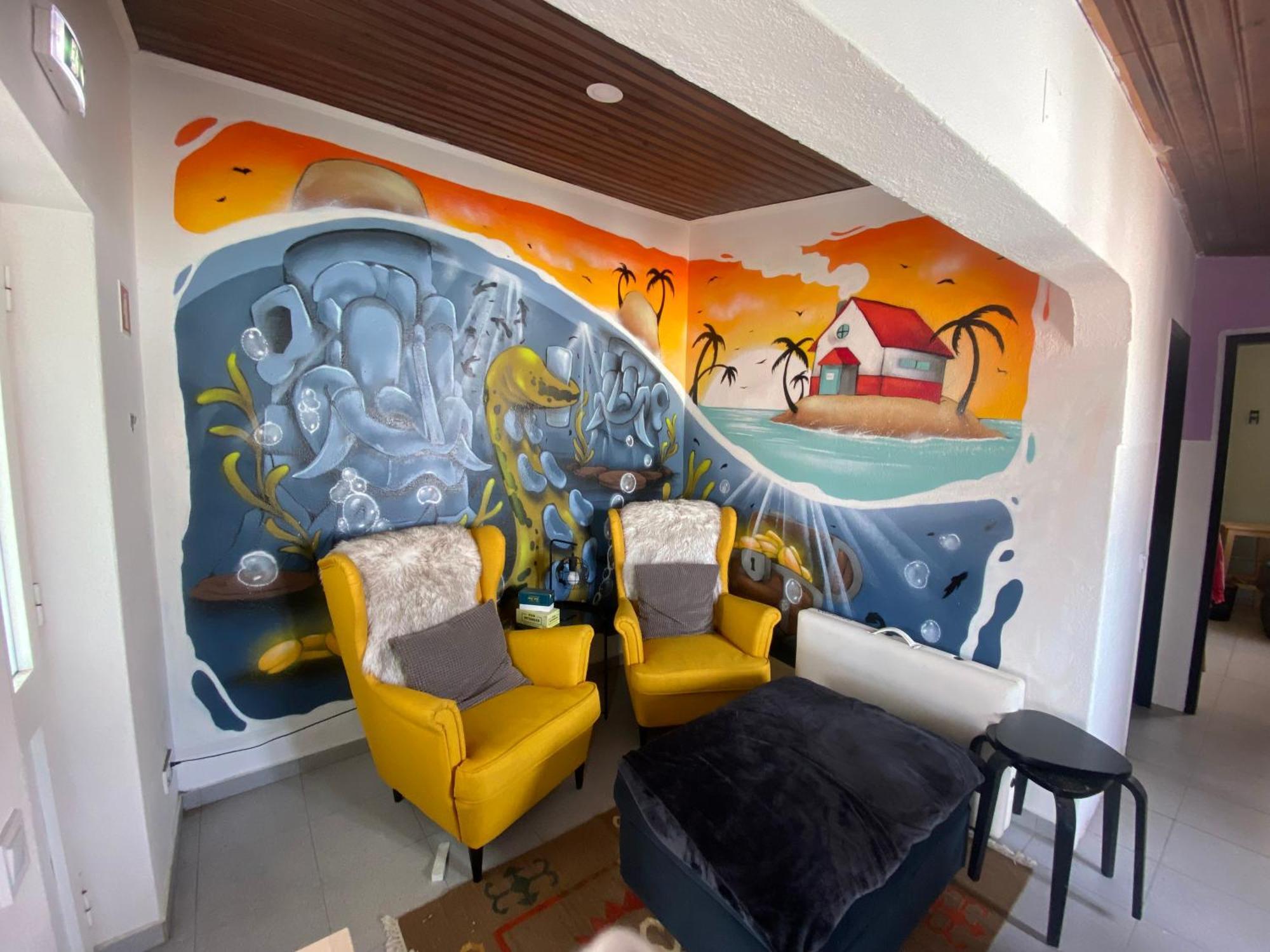 The Island Hostel & Cafe Lagos Exterior photo