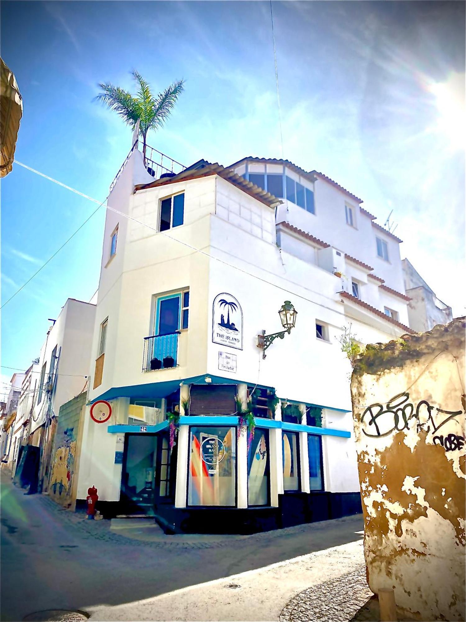The Island Hostel & Cafe Lagos Exterior photo