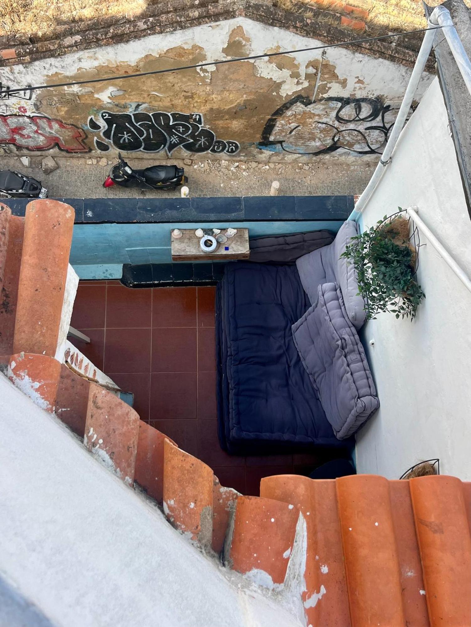 The Island Hostel & Cafe Lagos Exterior photo